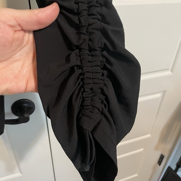 Athleta‎ Aspire Ankle Pants Womens Size 14 Black Zip Pocket Ruched Leg - Picture 3 of 9